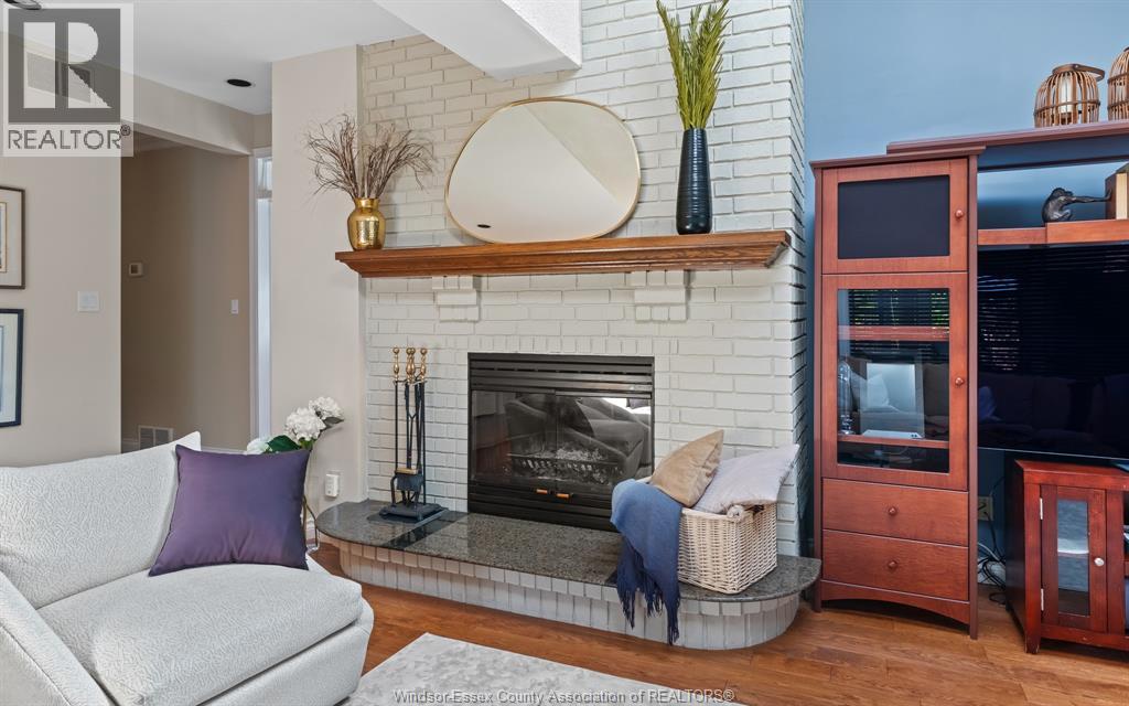 379 ELMGROVE DRIVE - 17