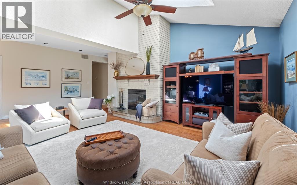 379 ELMGROVE DRIVE - 16