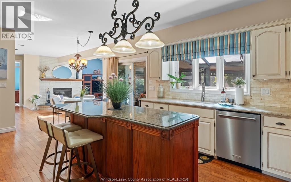 379 ELMGROVE DRIVE - 26