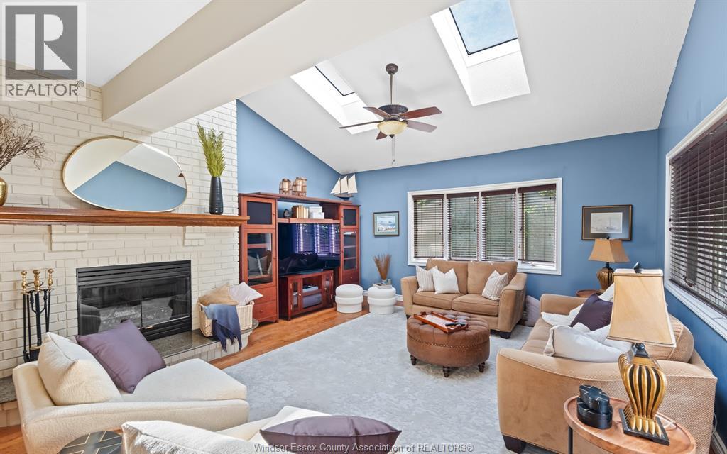 379 ELMGROVE DRIVE - 15