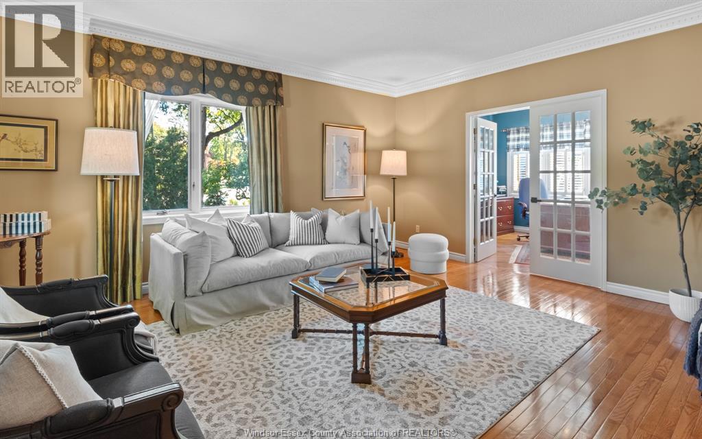 379 ELMGROVE DRIVE - 8