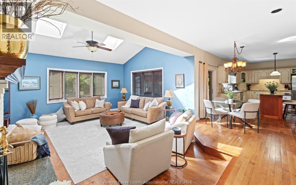 379 ELMGROVE DRIVE - 14