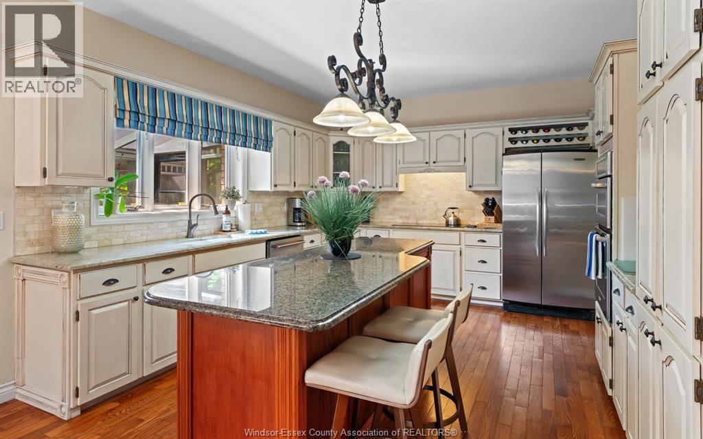 379 ELMGROVE DRIVE - 23