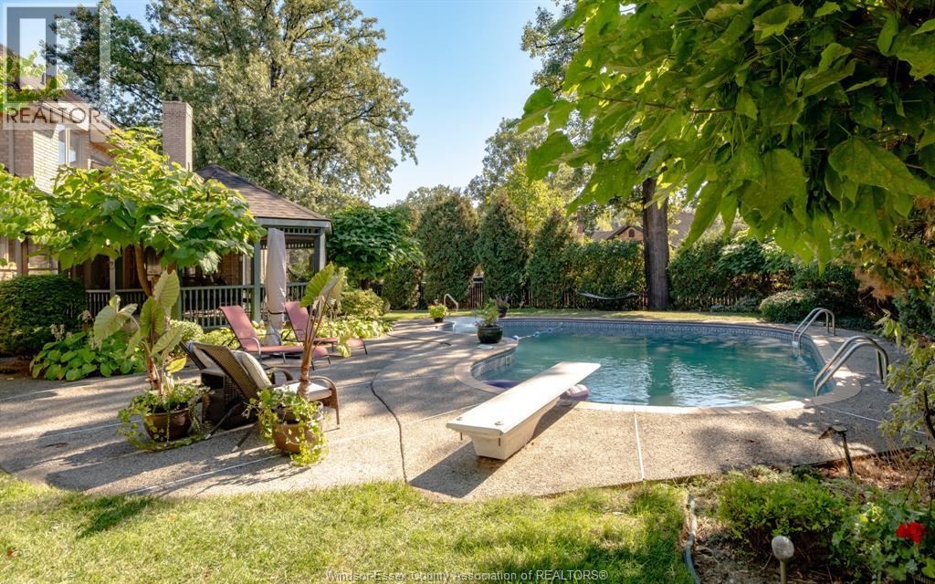 379 ELMGROVE DRIVE - 46
