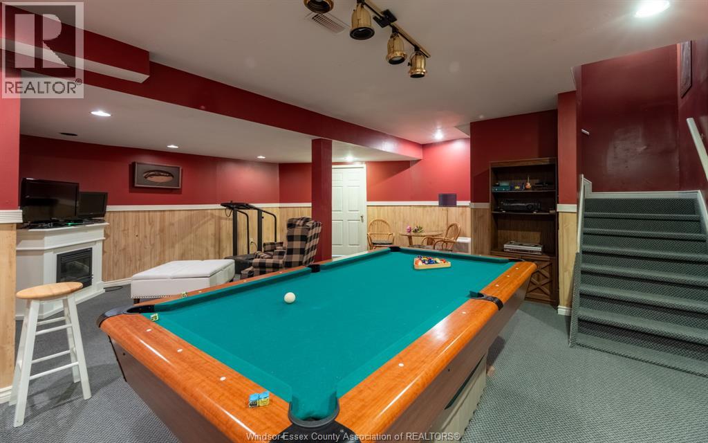 379 ELMGROVE DRIVE - 43