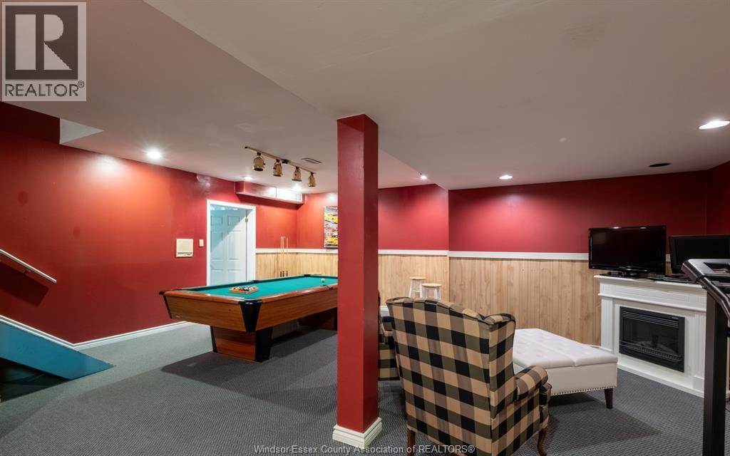 379 ELMGROVE DRIVE - 44
