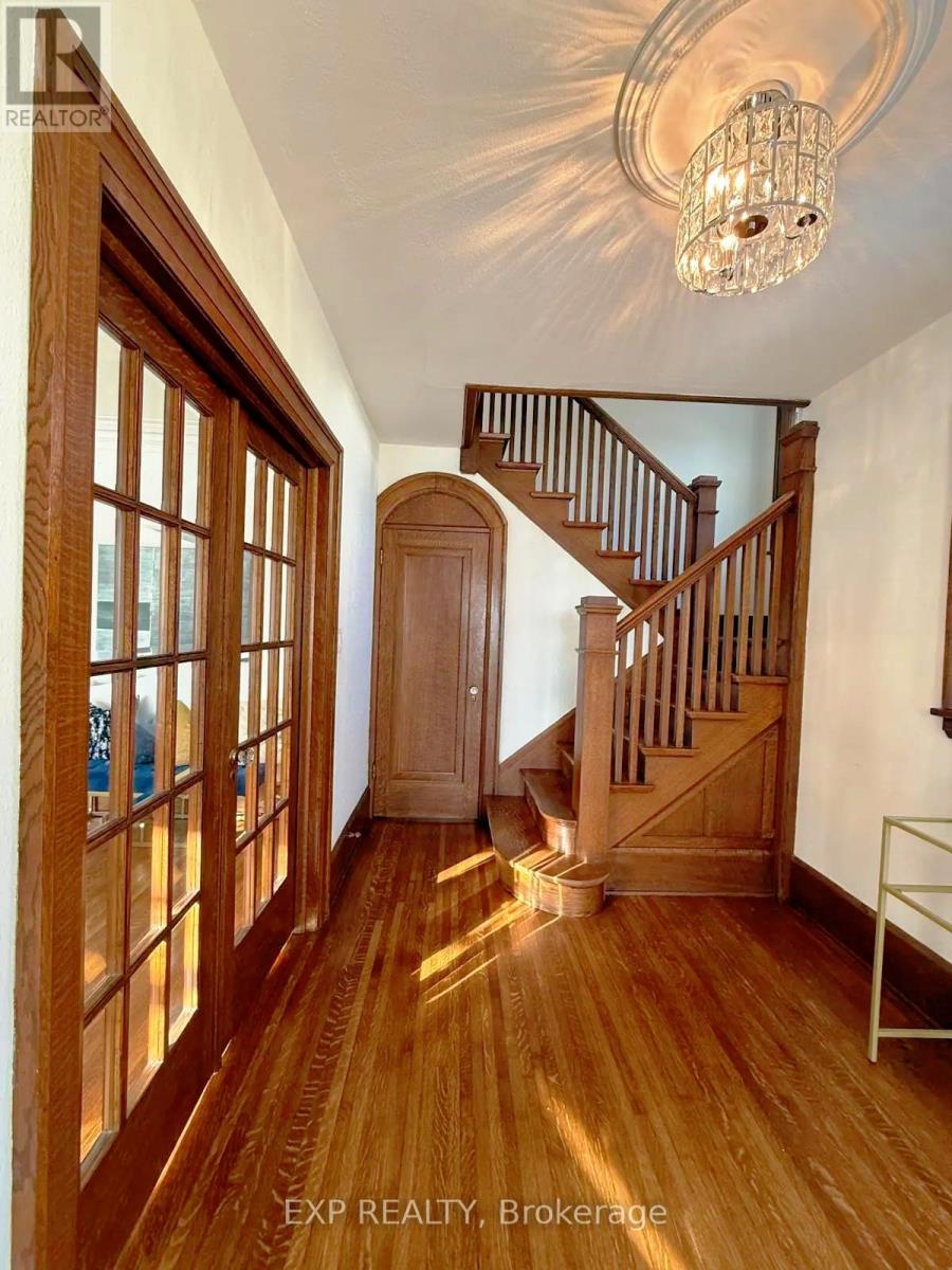 376 KING STREET E - 11