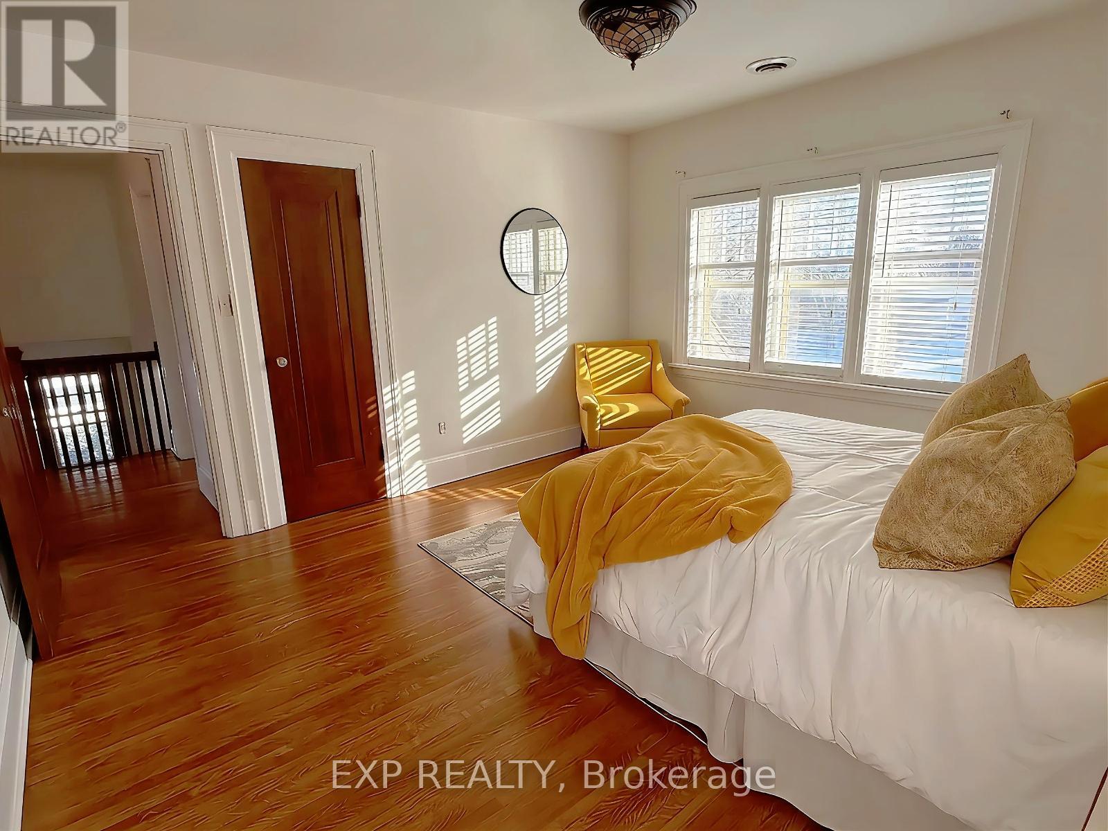 376 KING STREET E - 3