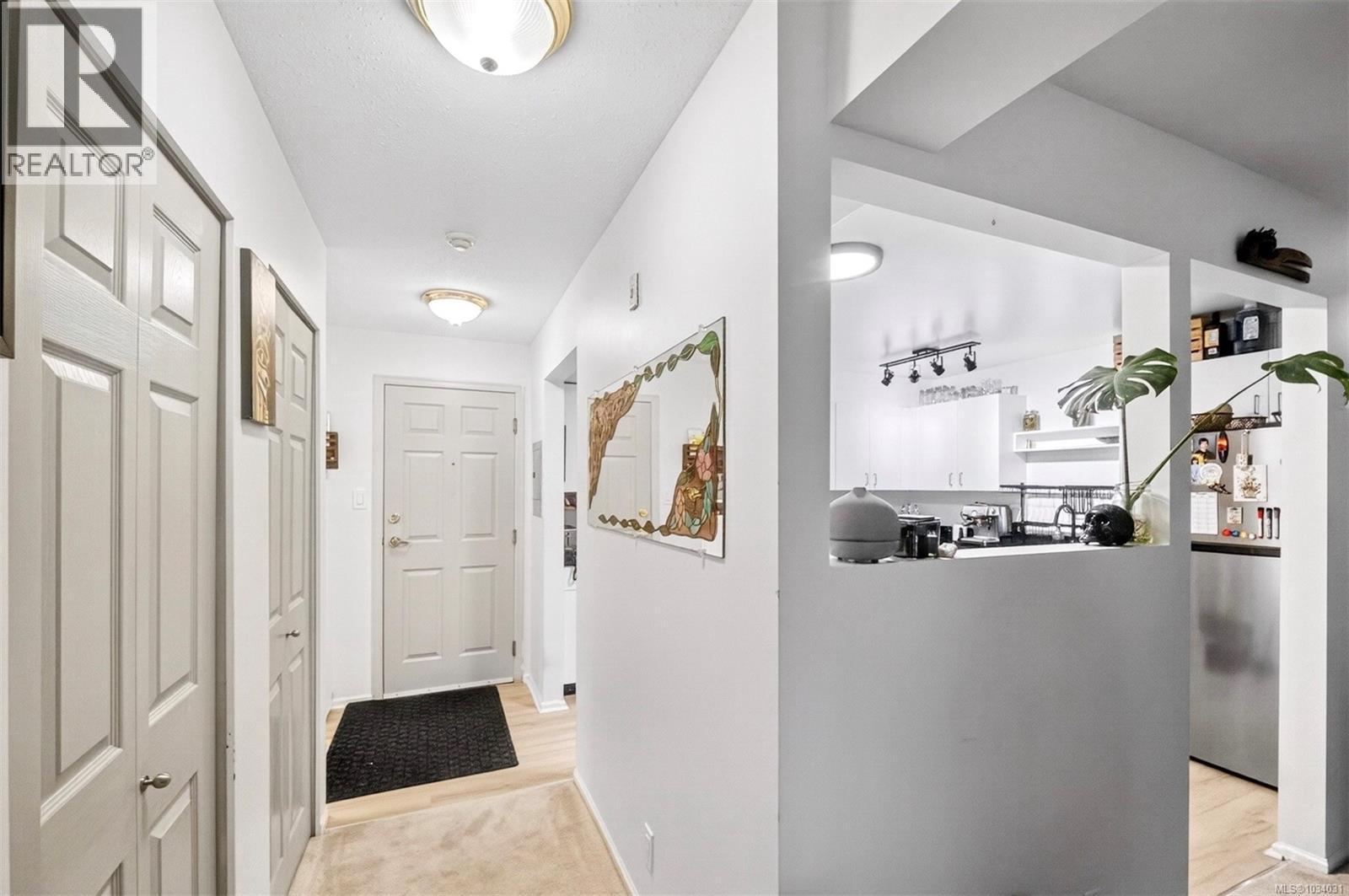 #206 3225 Alder St - 16