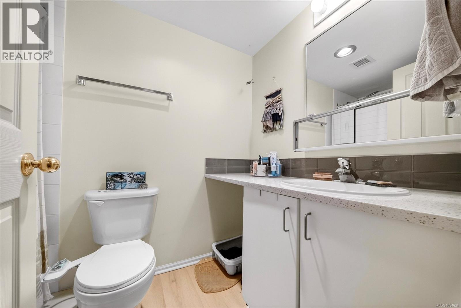 #206 3225 Alder St - 18