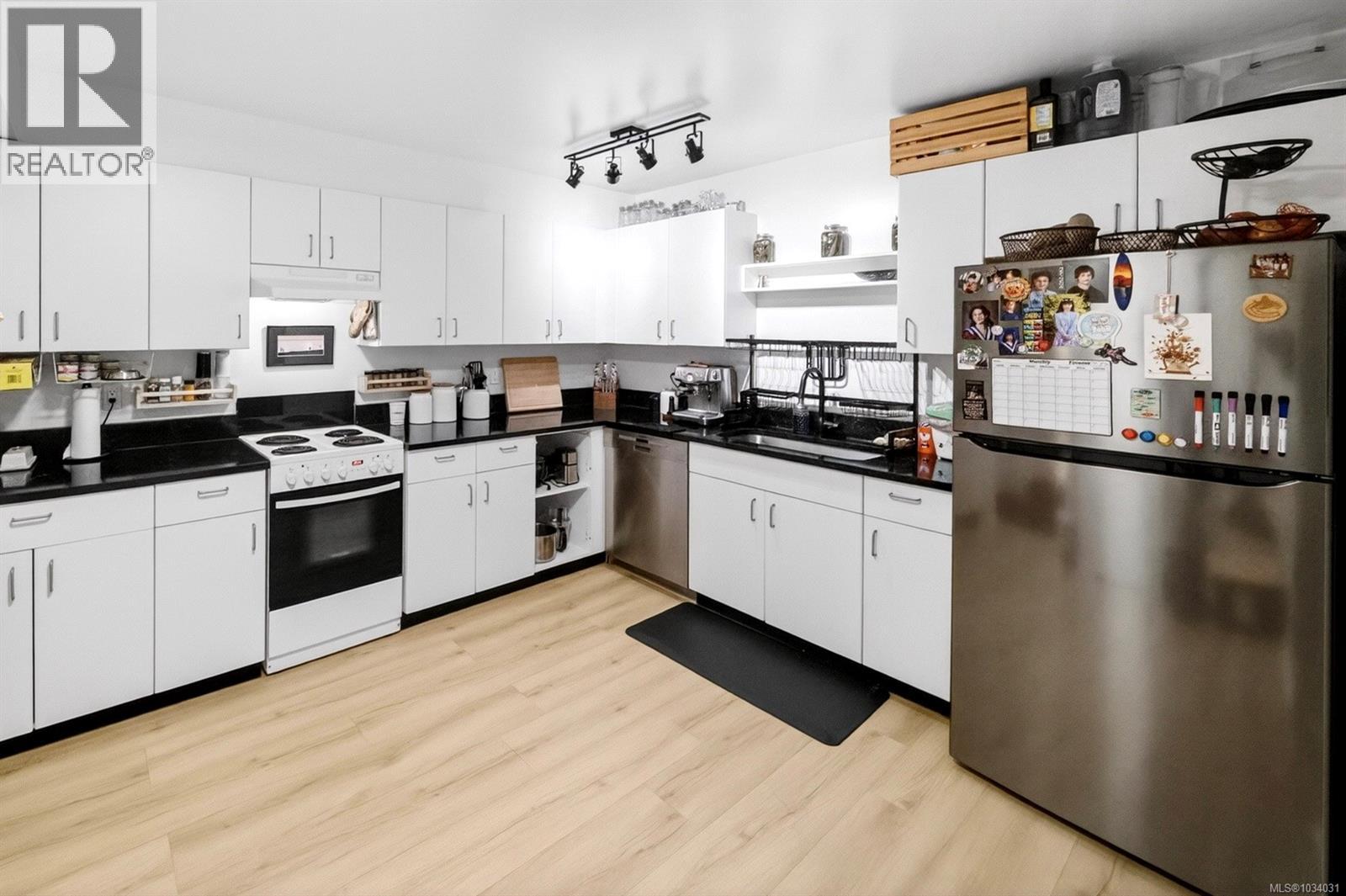 #206 3225 Alder St - 2