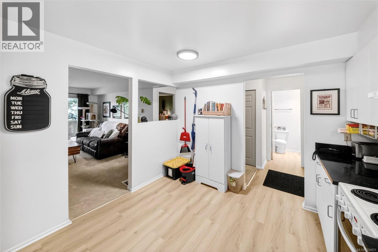 #206 3225 Alder St - 4