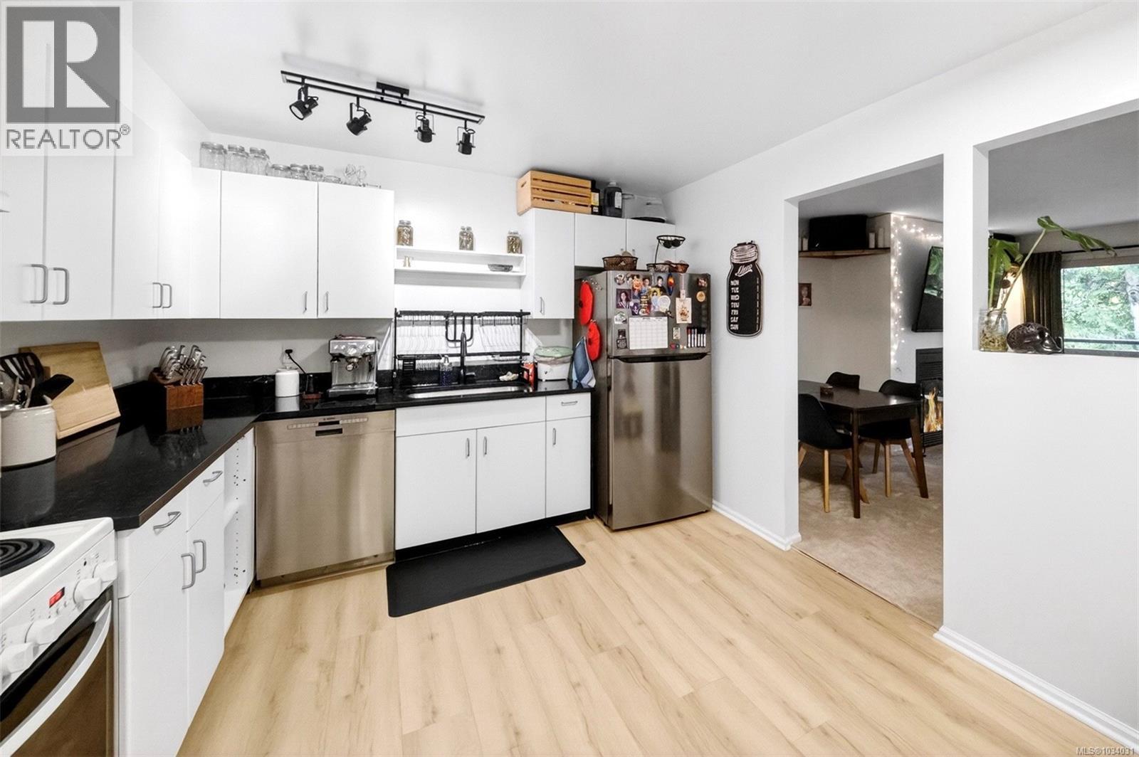 #206 3225 Alder St - 5