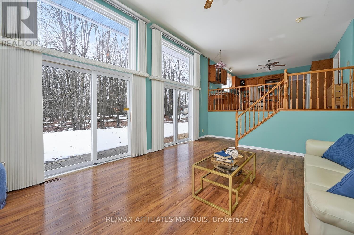 4 SOUTH POINT DRIVE - 25