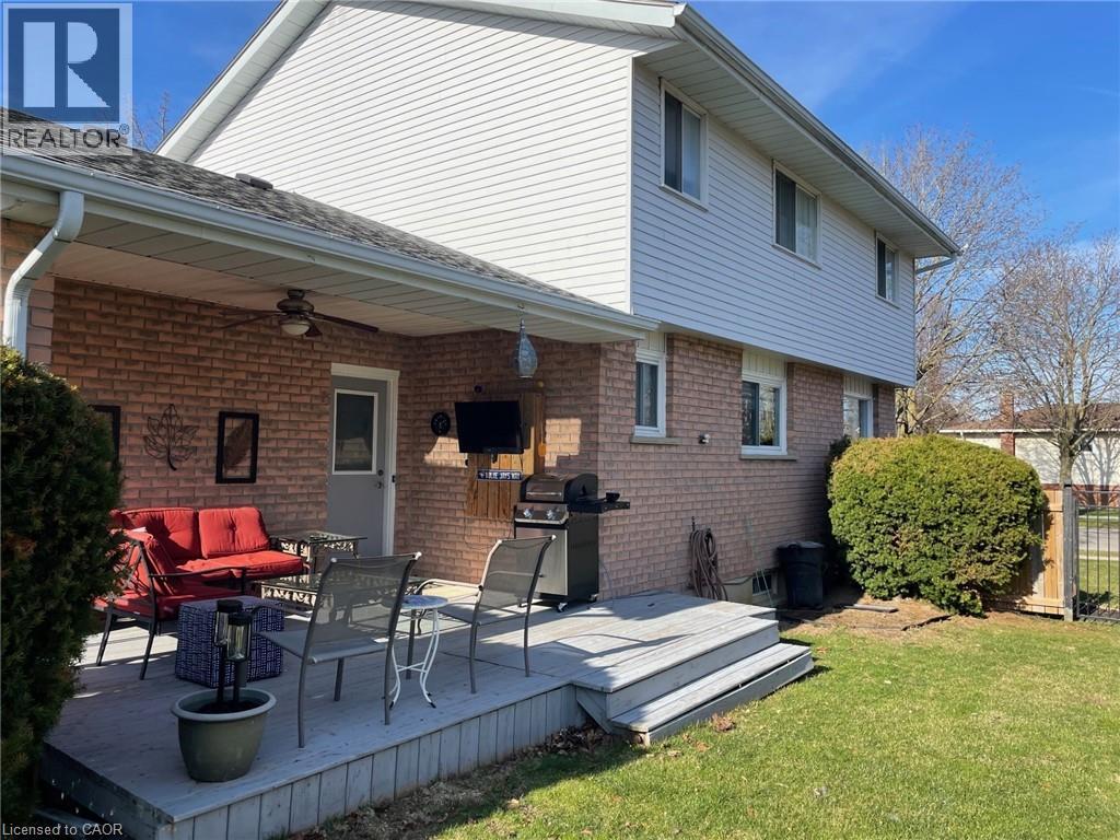 31 BLACKFRIAR Lane, Brantford, Ontario, N3R7M2 — Photo 6