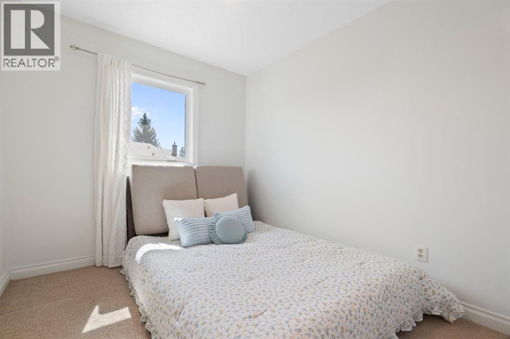 18 Glamis Gardens SW - 15