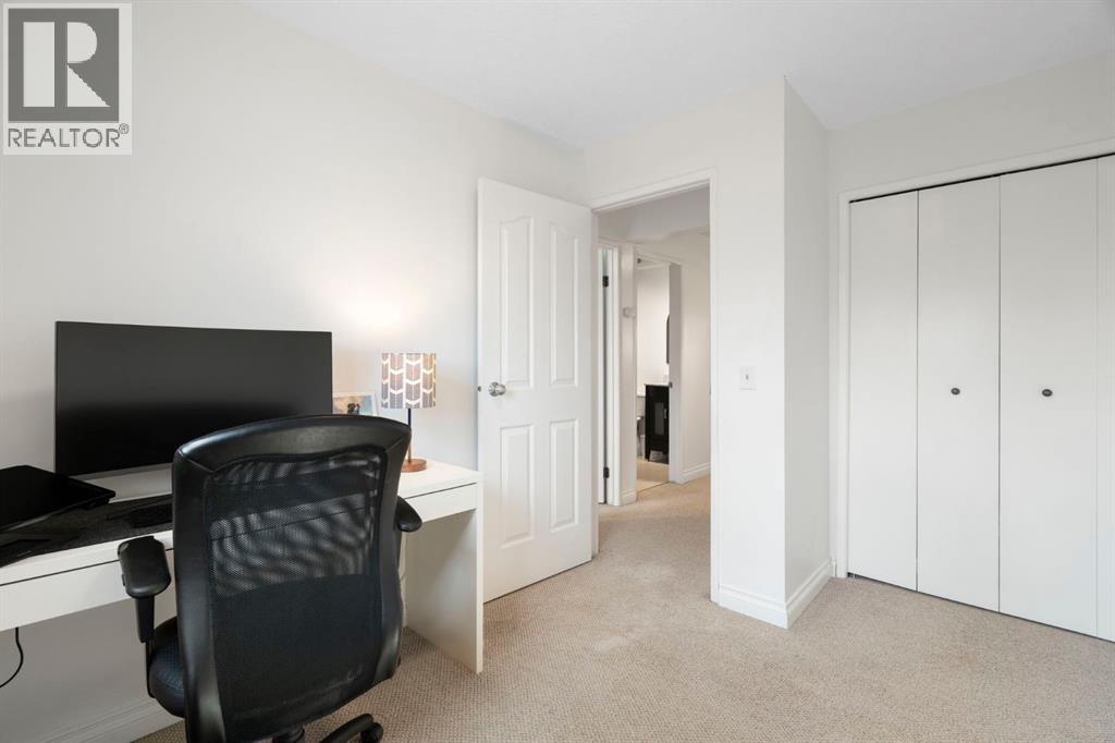 18 Glamis Gardens SW - 16