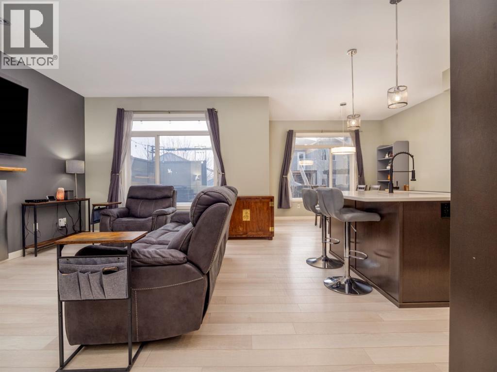 327 Mildred Dobbs Boulevard N - 10