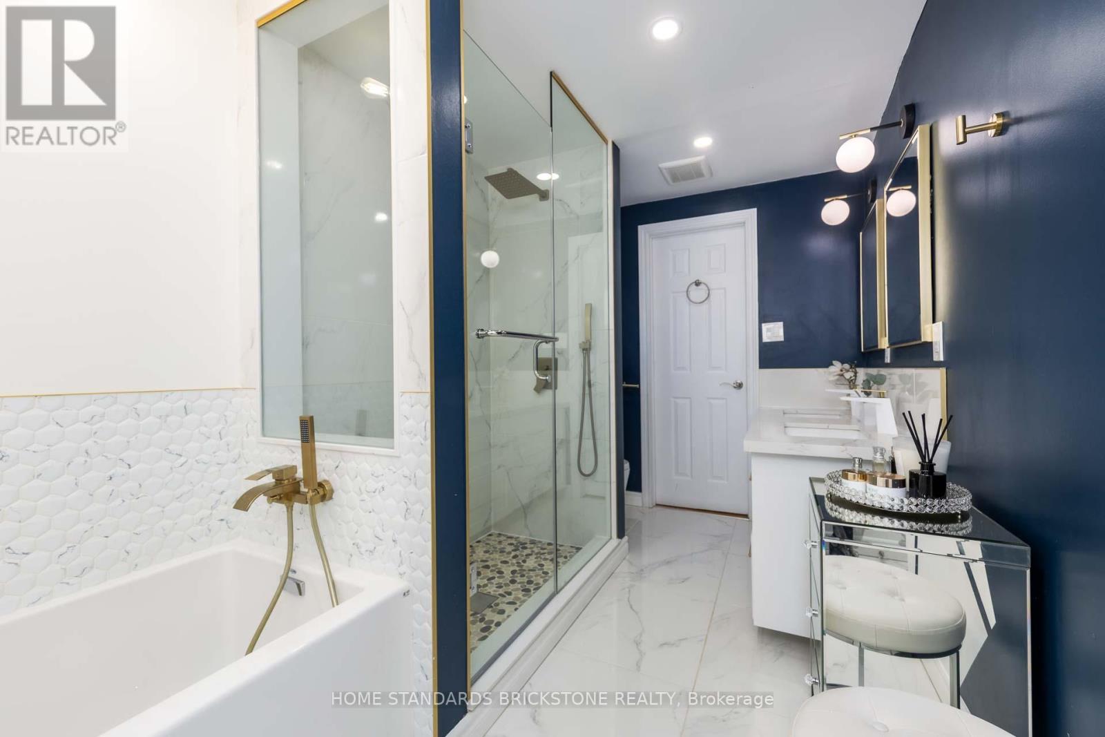 10 CHUMLEIGH CRESCENT - 21