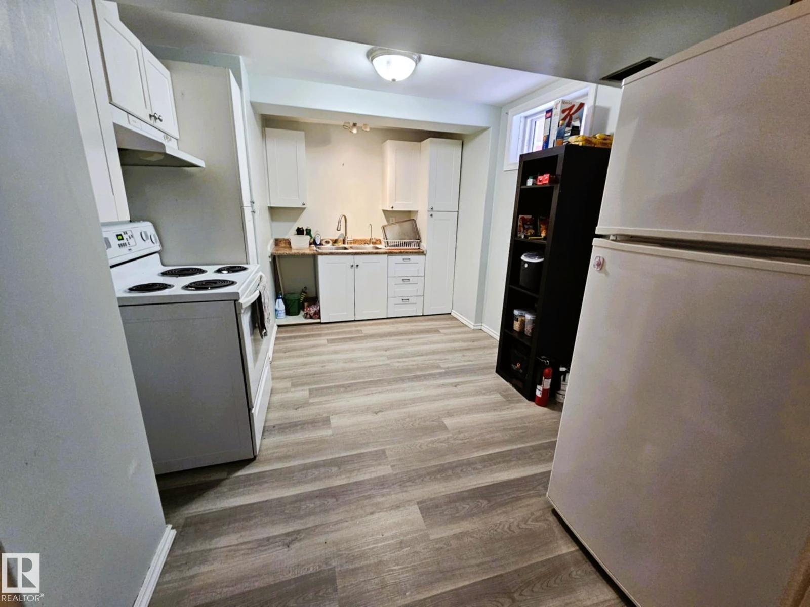 8512 131 AV NW - 25