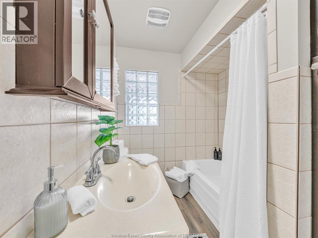 162 Robson Rd - 22