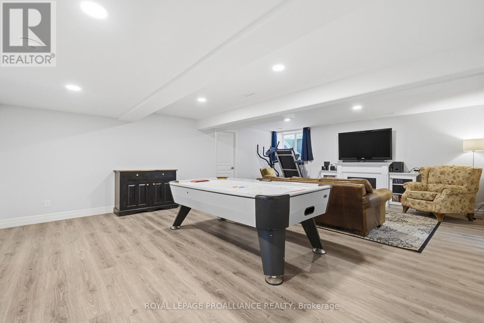51 CREWS CRESCENT - 28