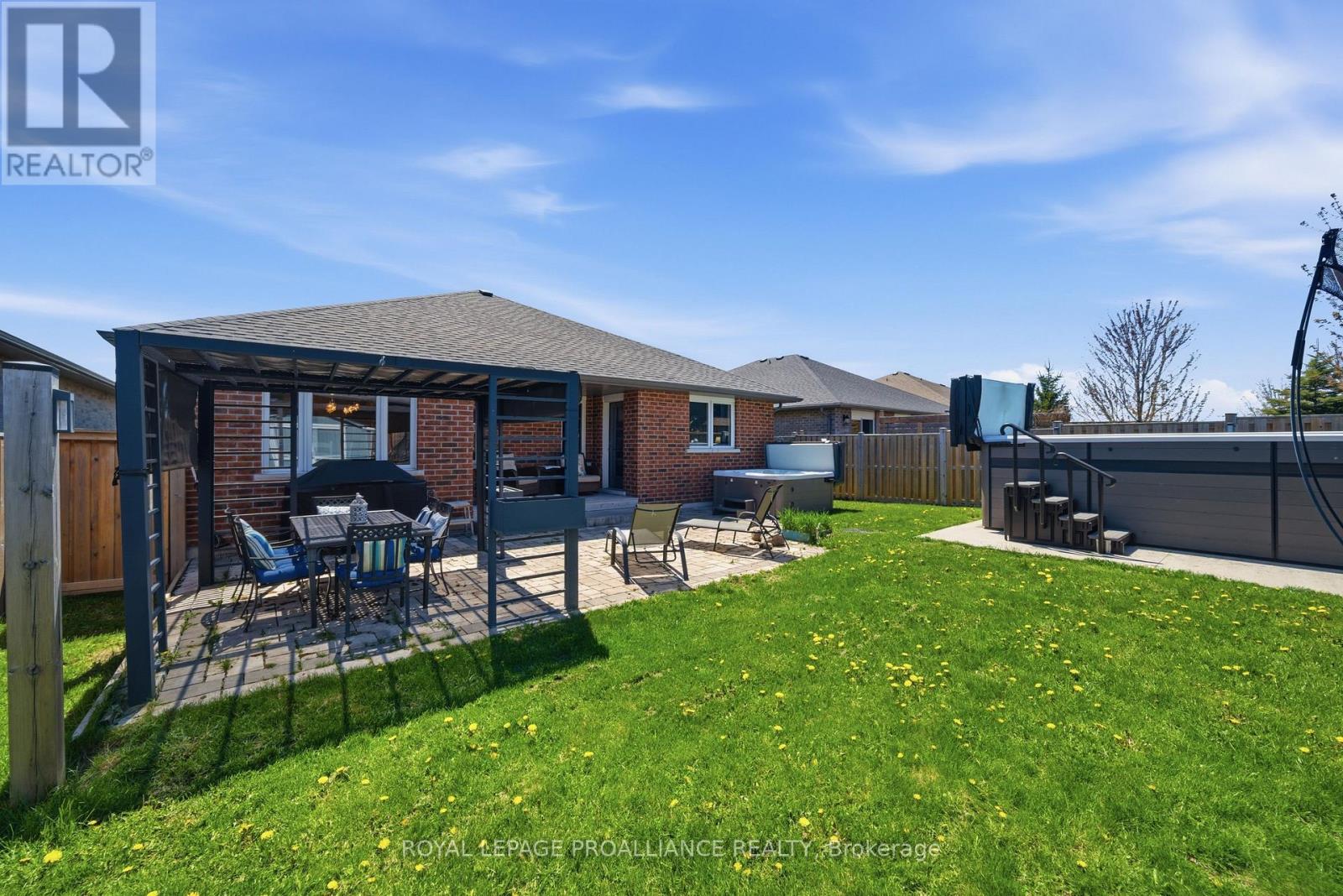 51 CREWS CRESCENT - 36