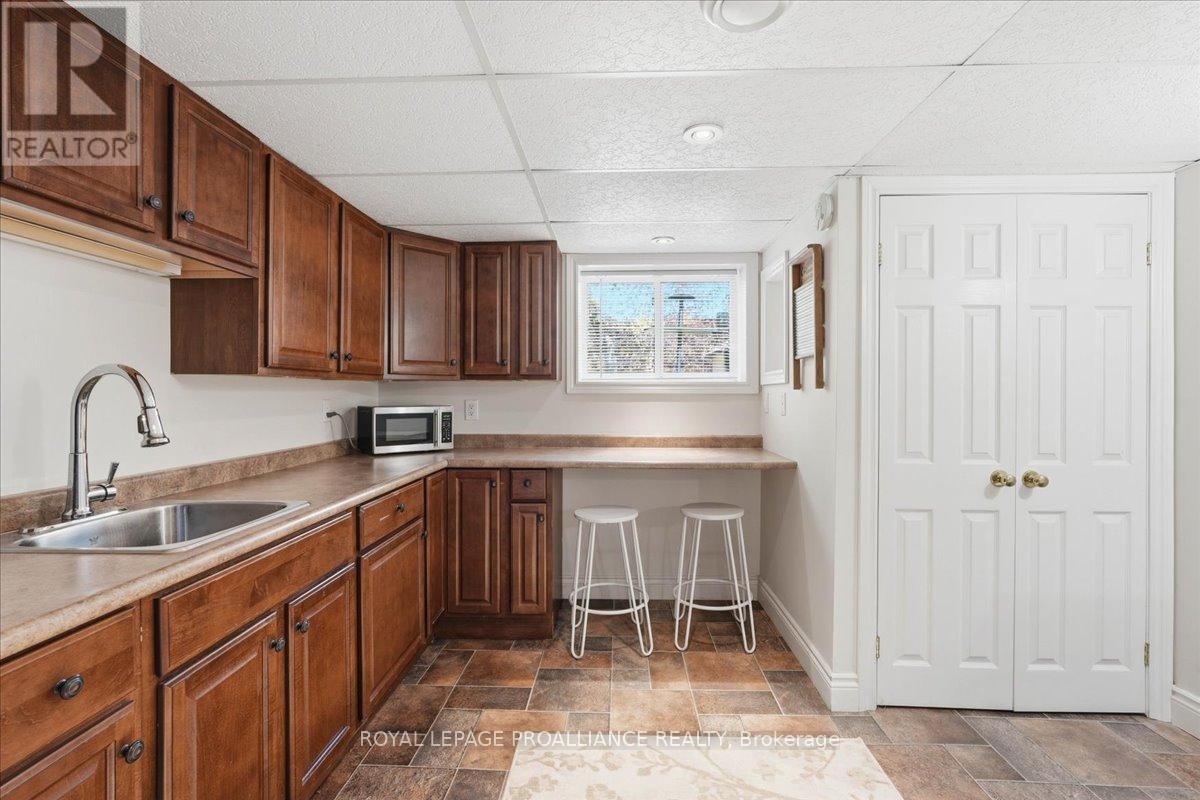 82 WEST MARY STREET - 33