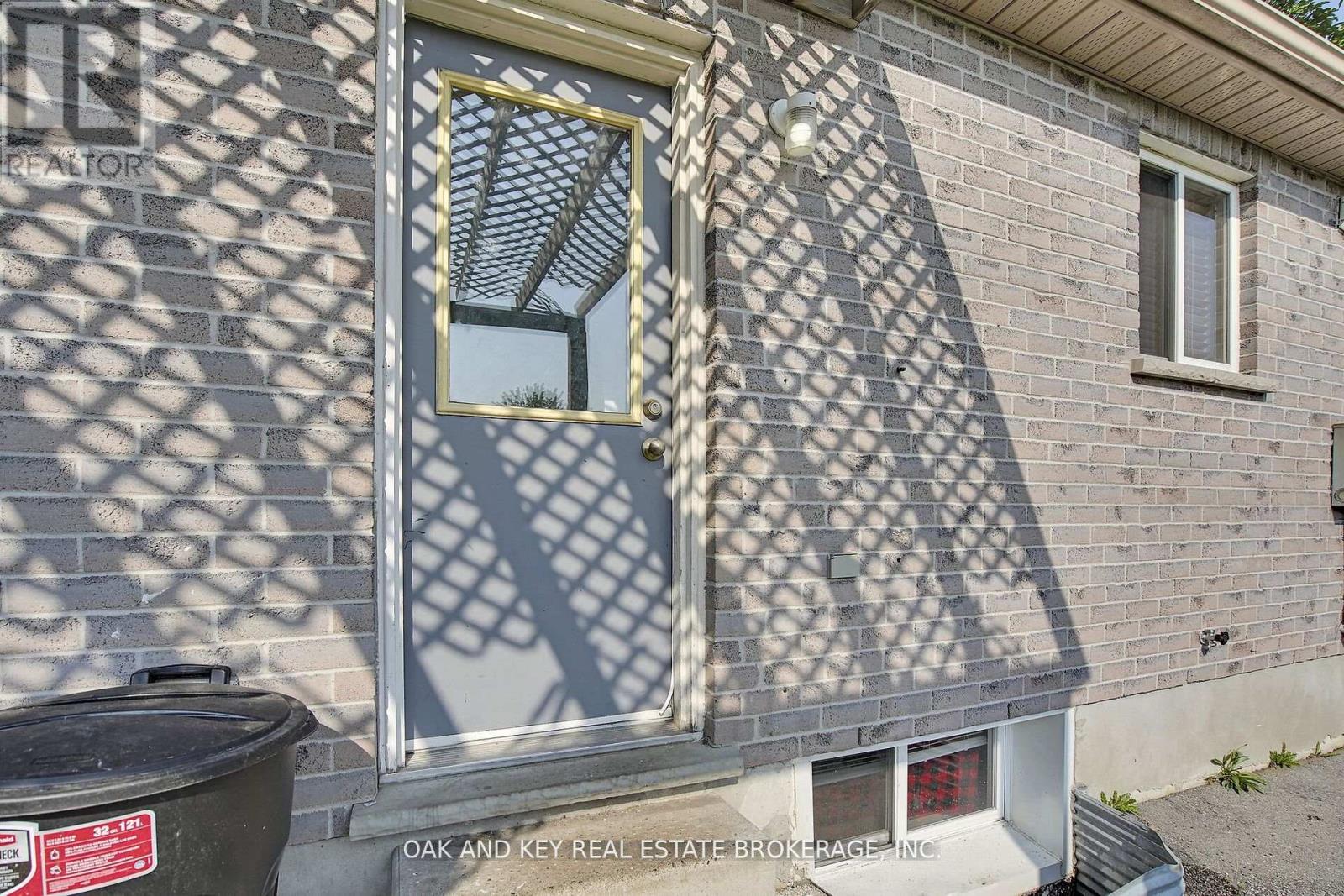 330 FLEMING DRIVE - 7
