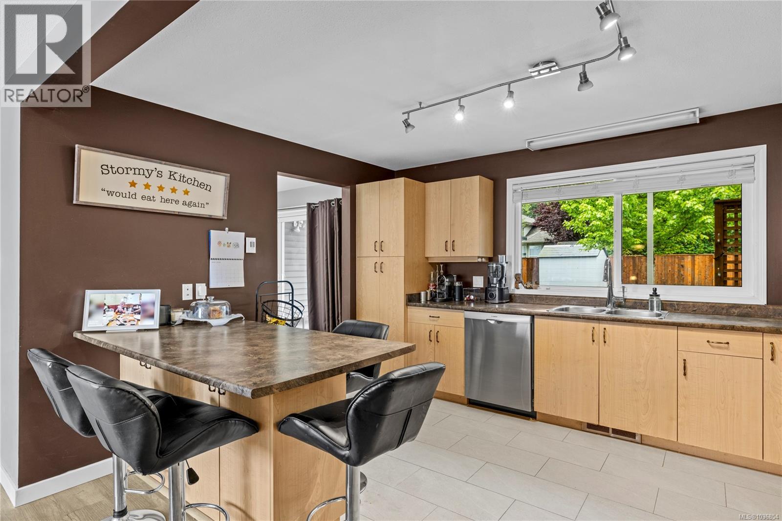 375 Temple St - 20