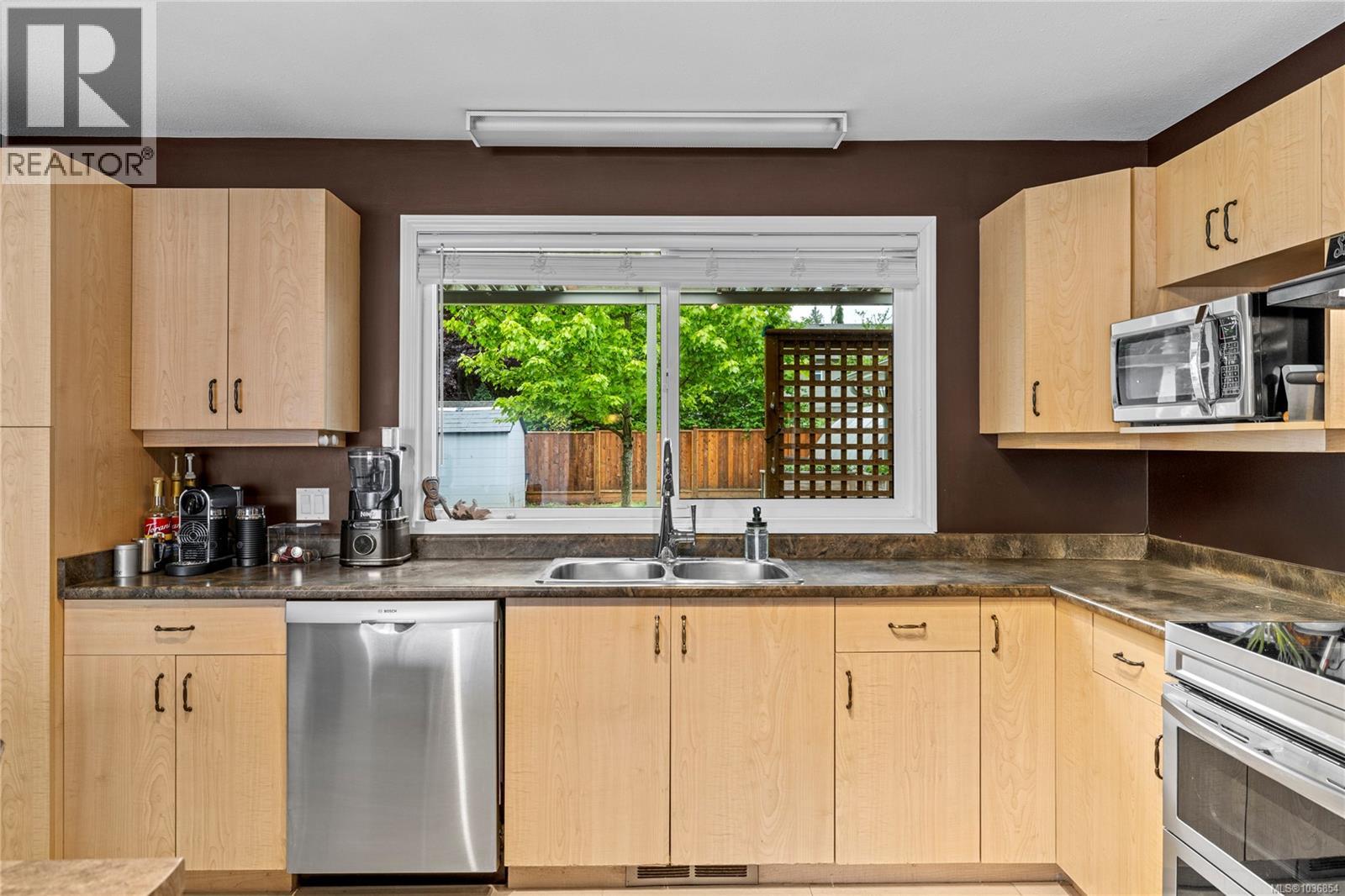 375 Temple St - 21