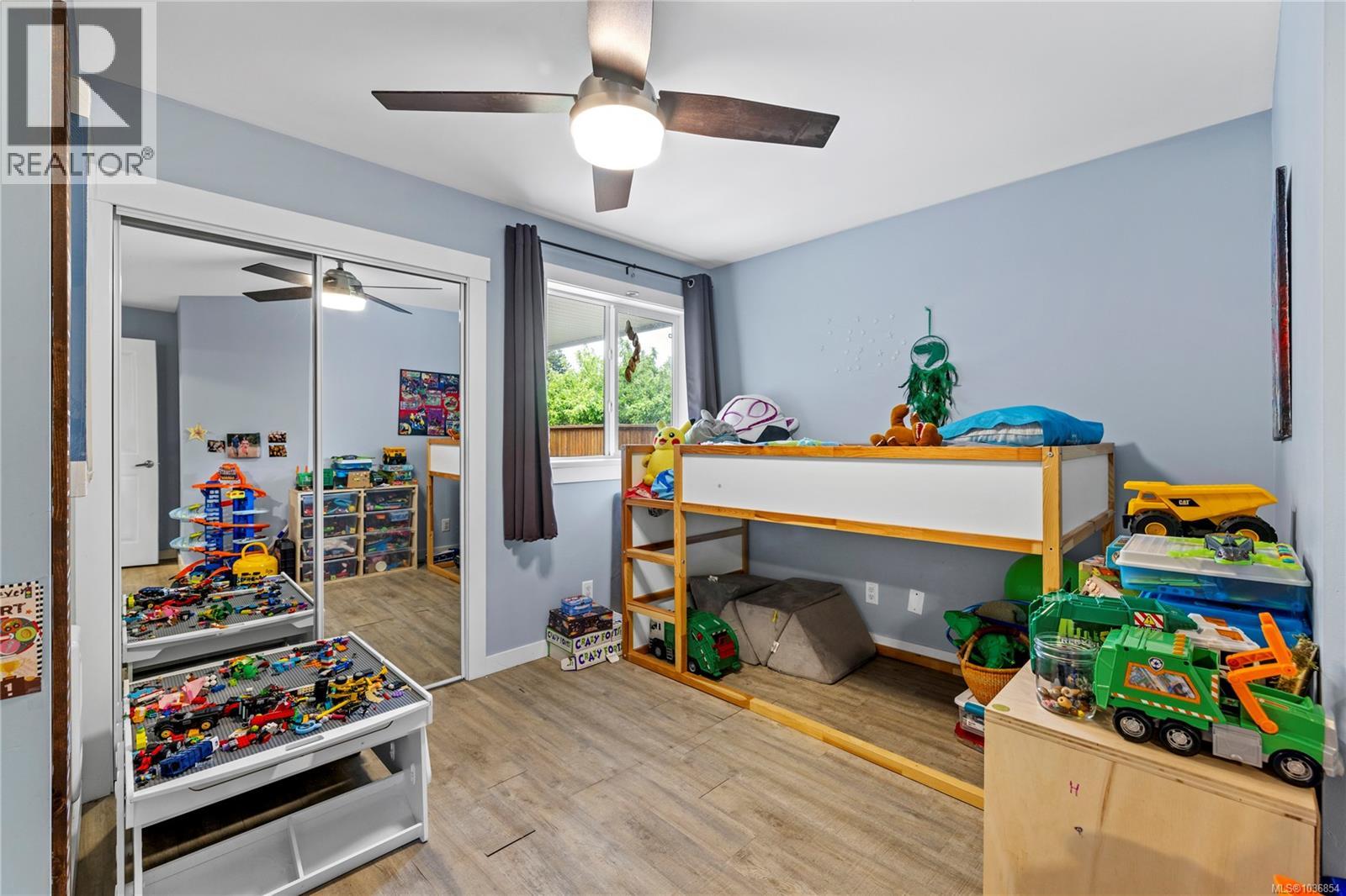 375 Temple St - 29
