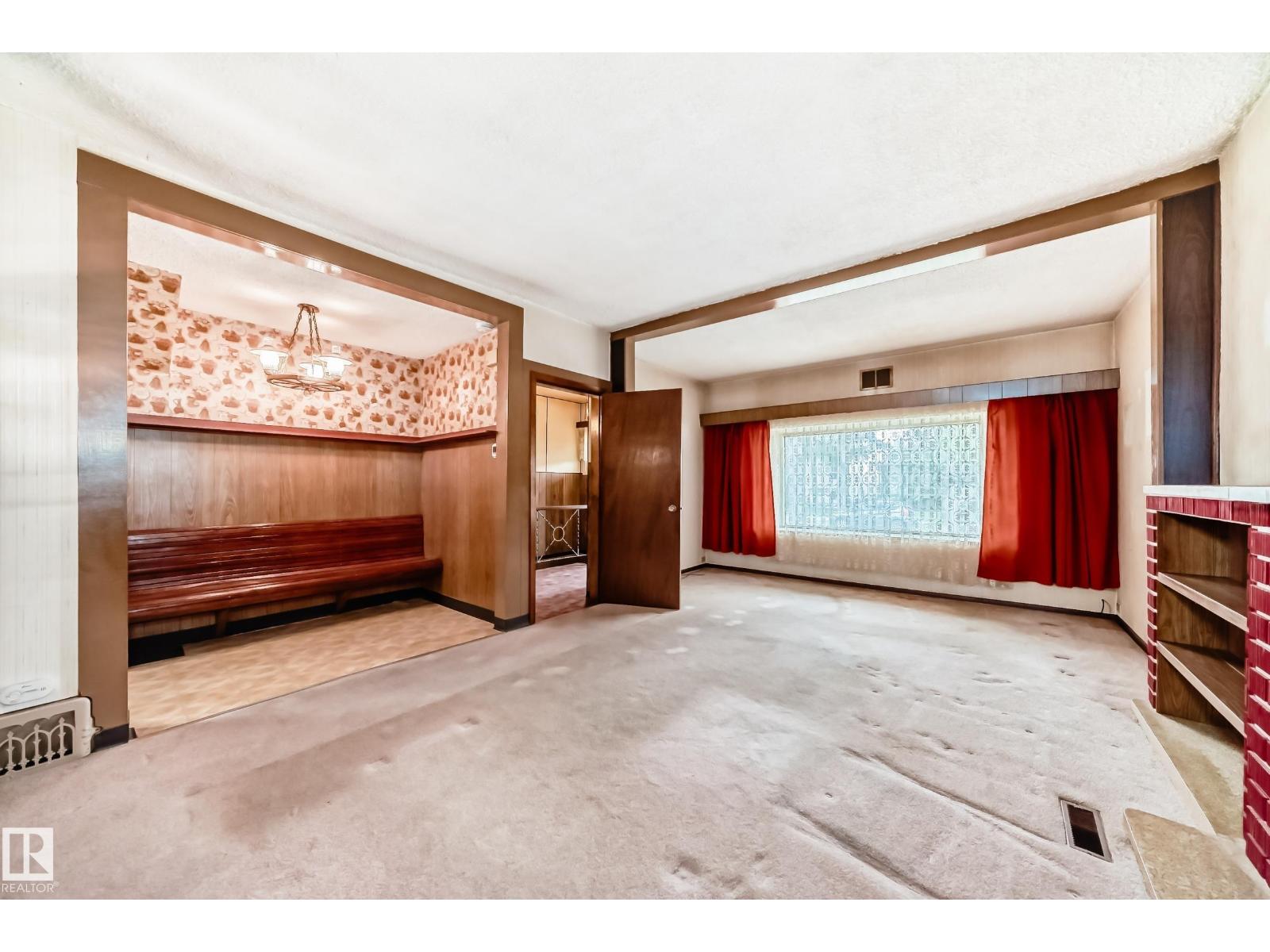 11929 91 ST NW - 10
