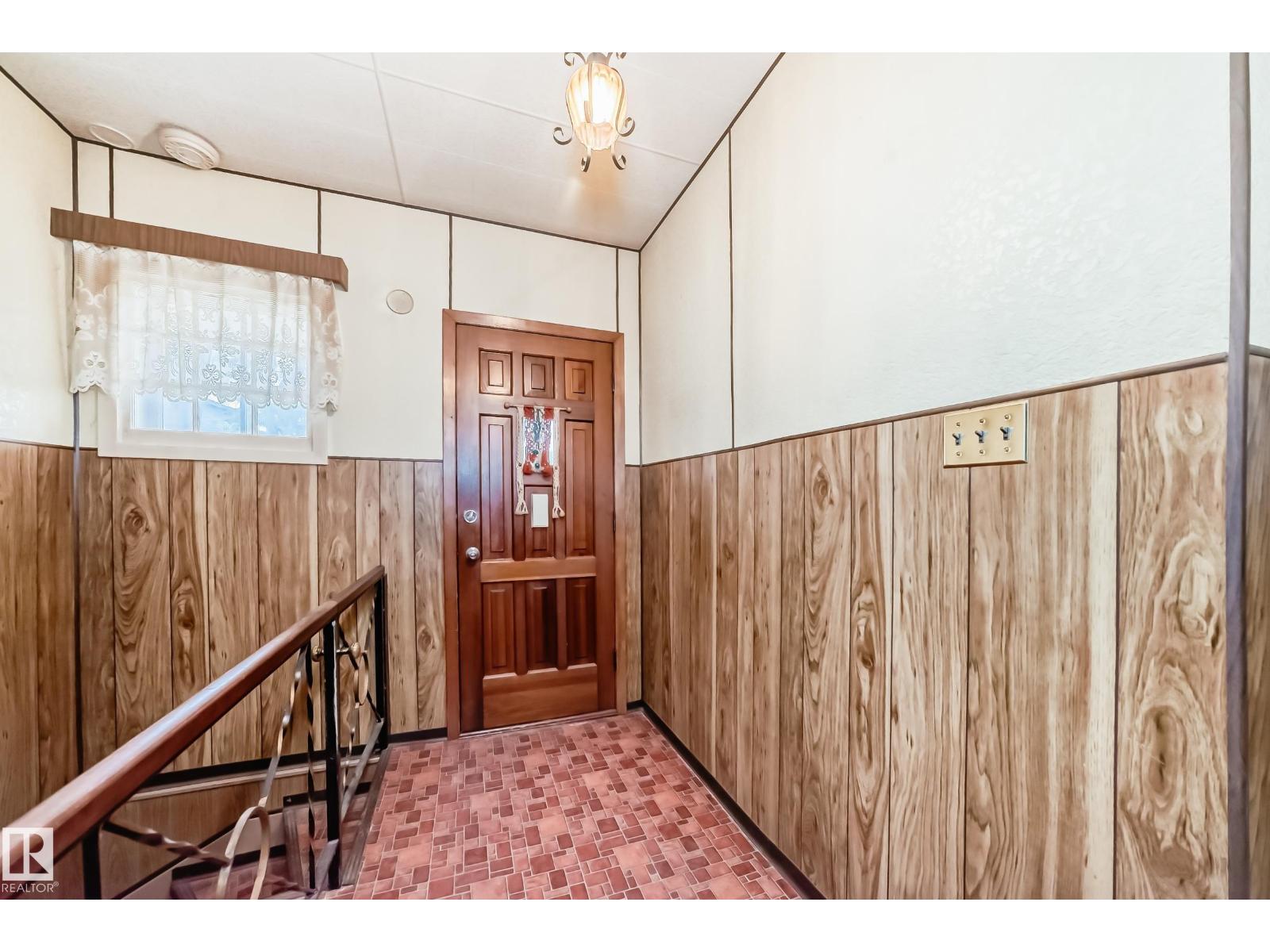 11929 91 ST NW - 4