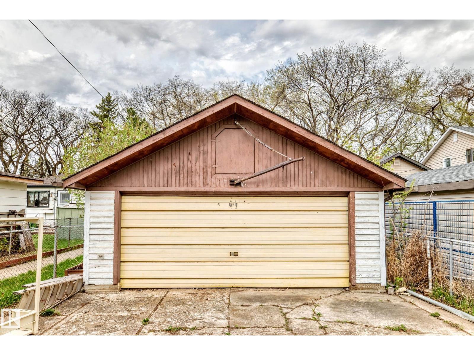 11929 91 ST NW - 44