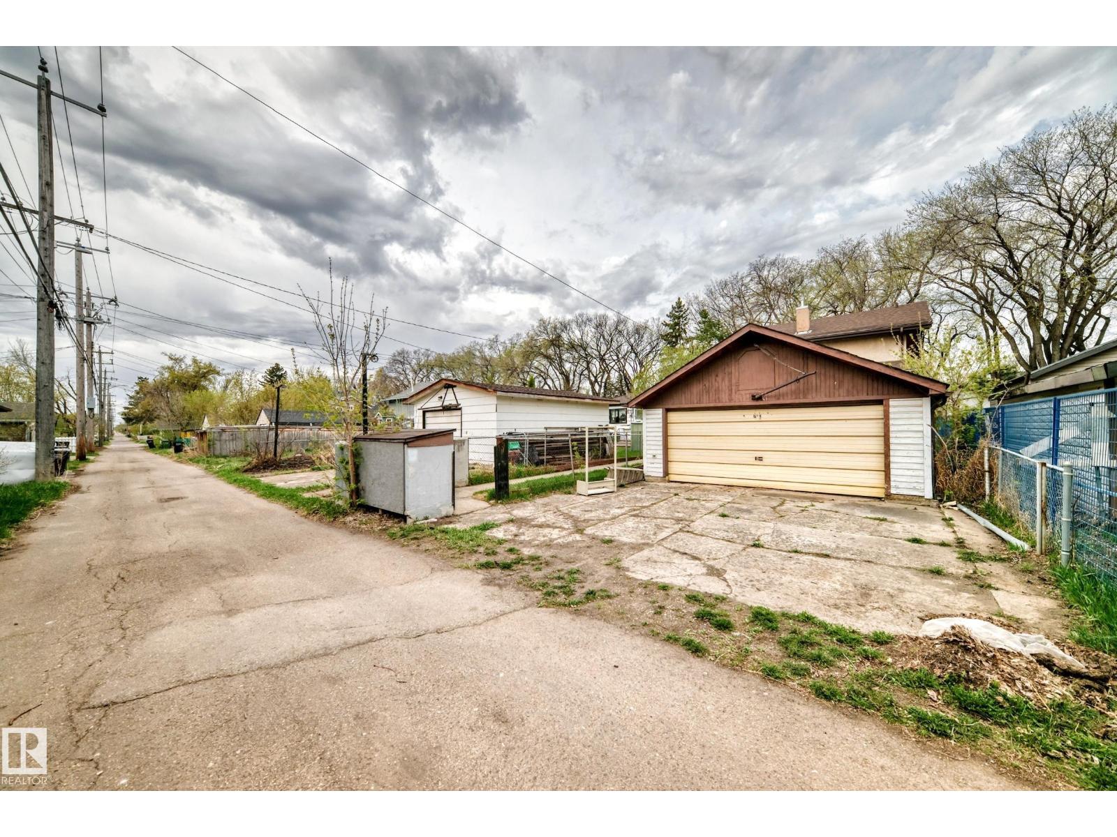 11929 91 ST NW - 45