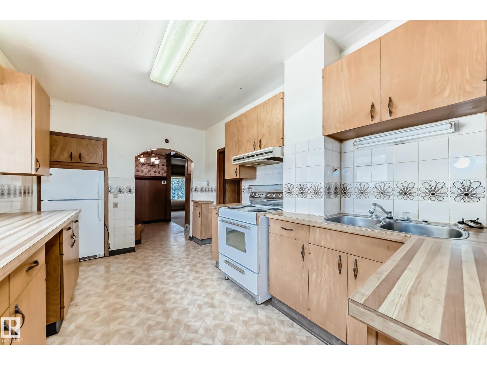 11929 91 ST NW - 8
