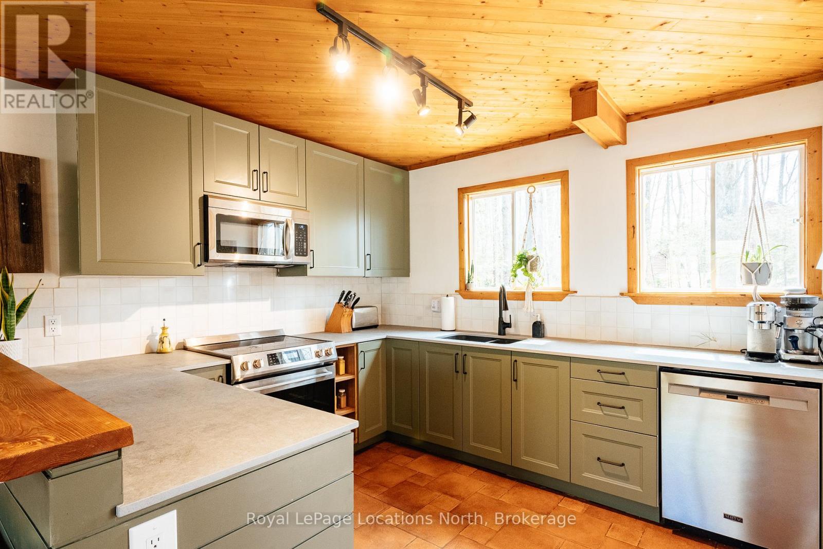 218 RAGLAN STREET - 9