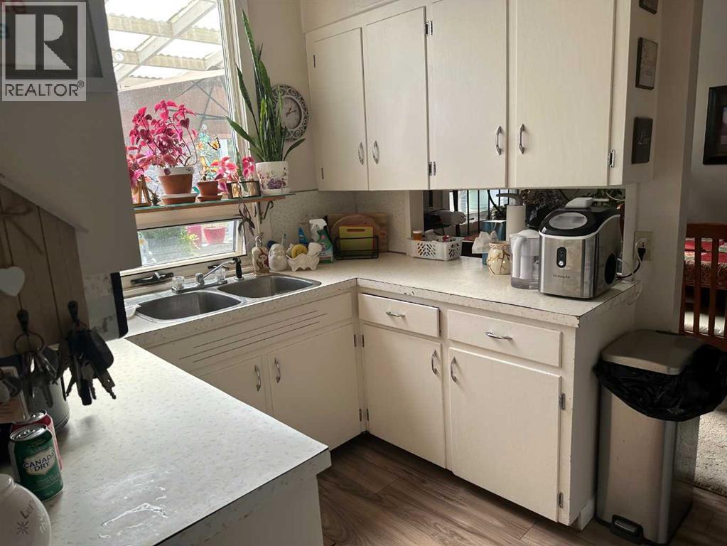 1435 22 Avenue - 11