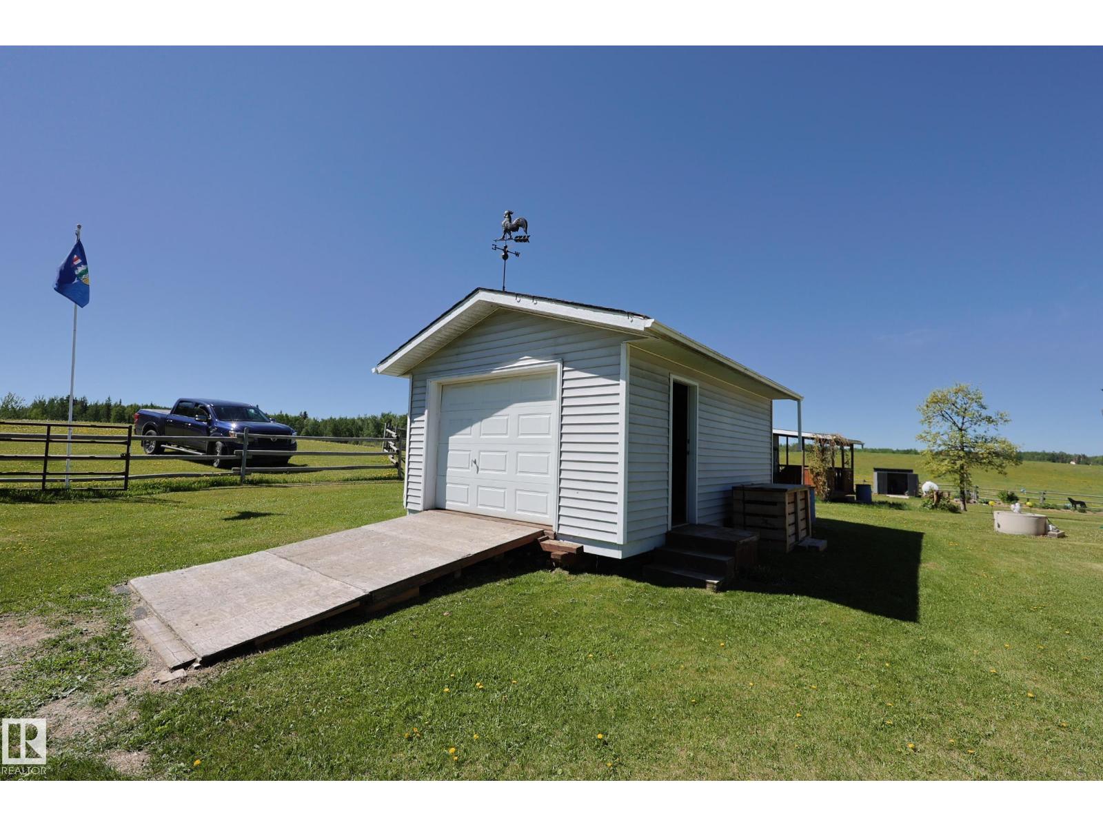 240002 TWP RD 674 - 36