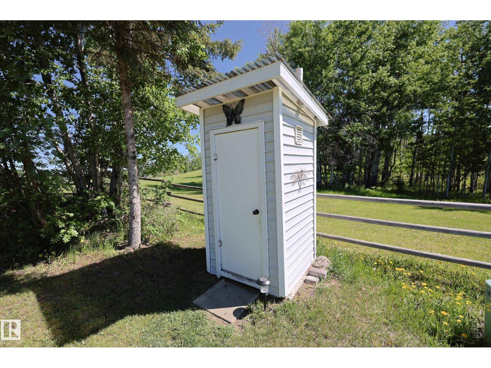 240002 TWP RD 674 - 41