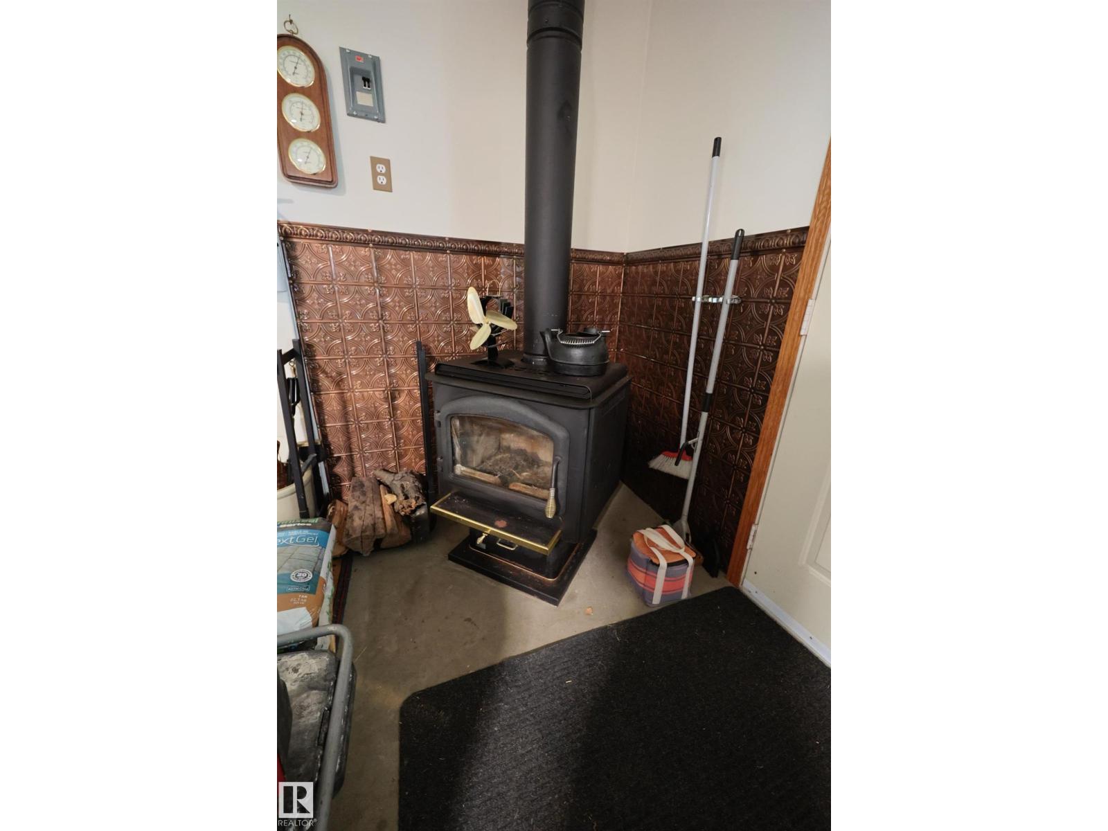 240002 TWP RD 674 - 56