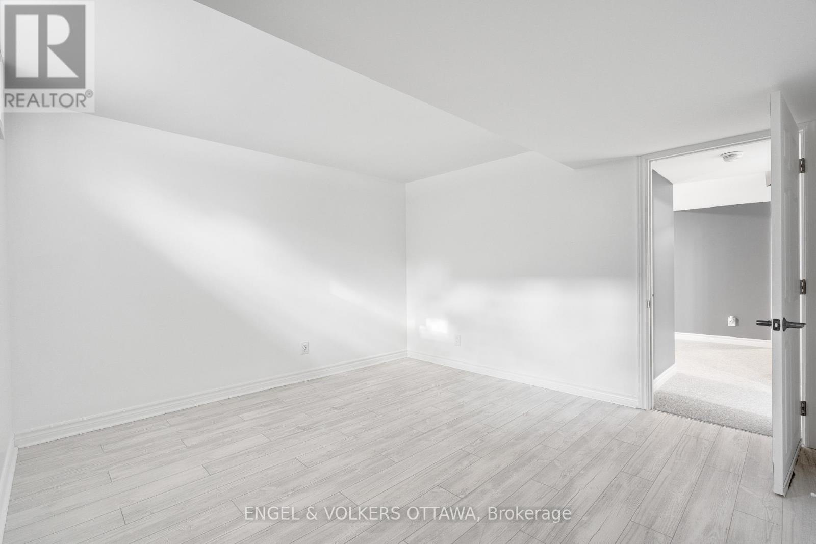 1152 DES FORETS AVENUE - 28