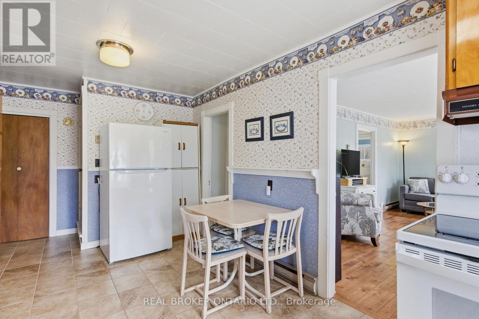 216 THOMAS STREET - 21