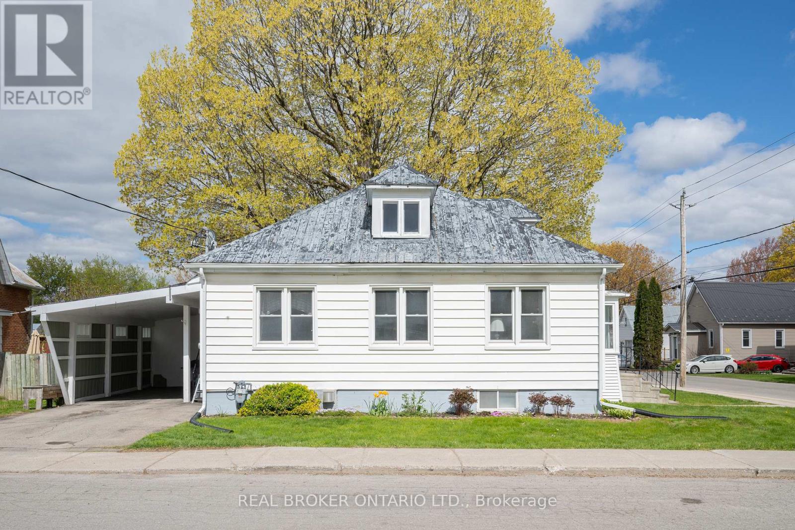 216 THOMAS STREET - 5