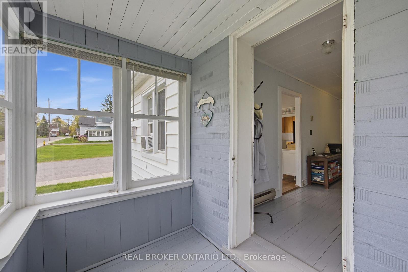 216 THOMAS STREET - 6