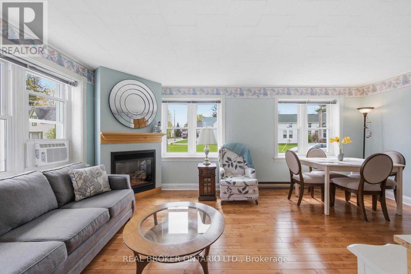 216 THOMAS STREET - 9