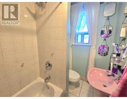 Living room - 633 Greenwood Avenue, Toronto, ON M4J4B1 Photo 10