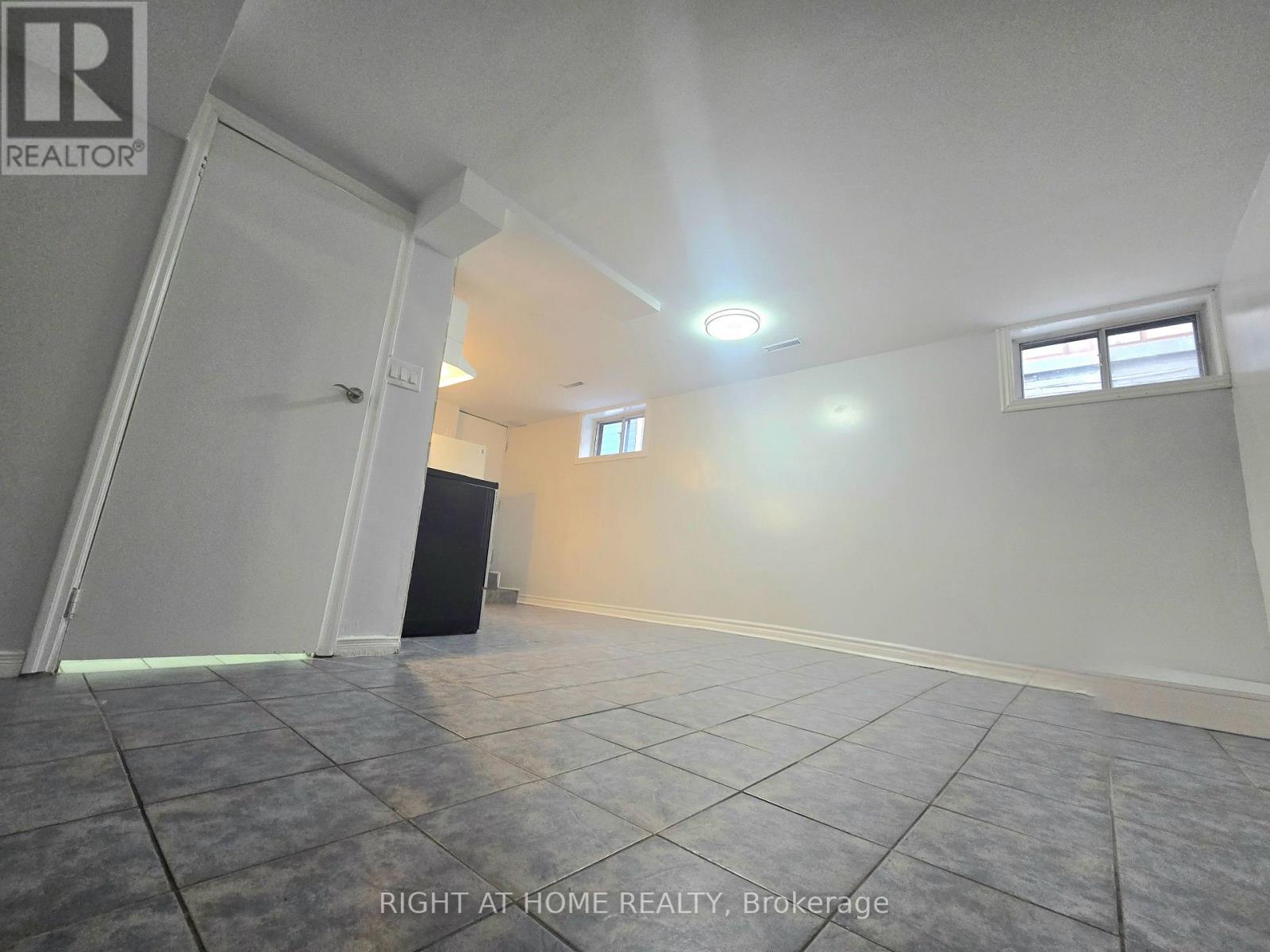 633 GREENWOOD AVENUE - 11