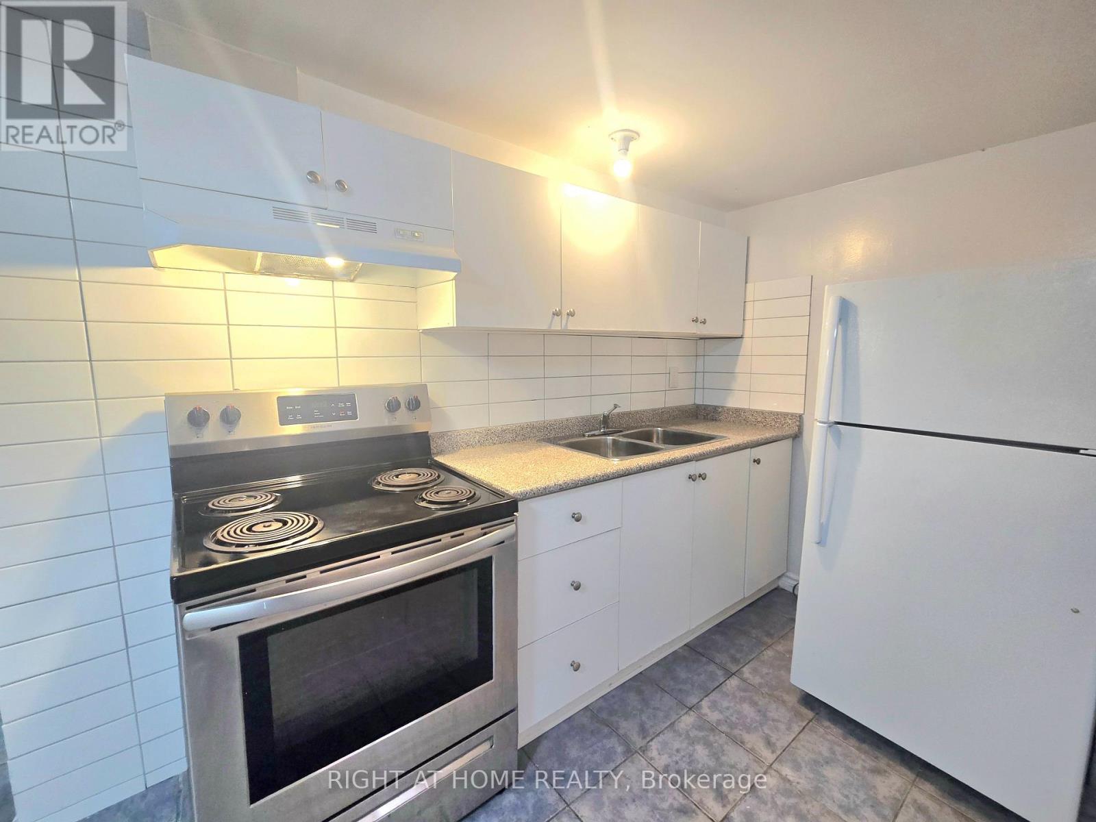633 GREENWOOD AVENUE - 13